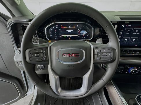 Certified 2026 GMC Sierra 1500 SLT image 9