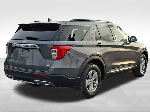 Used 2022 Ford Explorer XLT w/ Equipment Group 202A image 6
