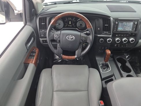 Used 2018 Toyota Sequoia Platinum image 4