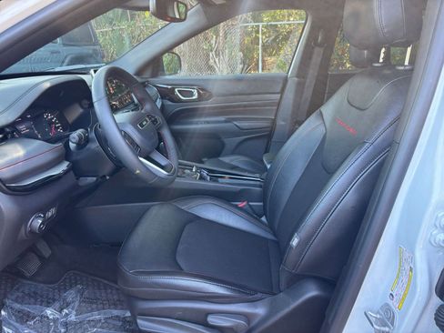 Used 2025 Jeep Compass Trailhawk image 27