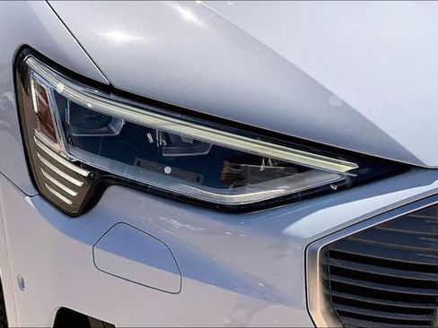 Used 2022 Audi e-tron Premium Plus w/ Premium Plus Package image 31