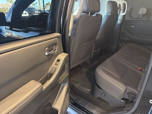 Used 2022 Nissan Frontier SV w/ Technology Package image 13