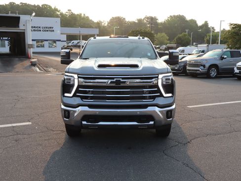 Used 2024 Chevrolet Silverado 3500 LTZ w/ LTZ Convenience Package AWD/4WD image 3