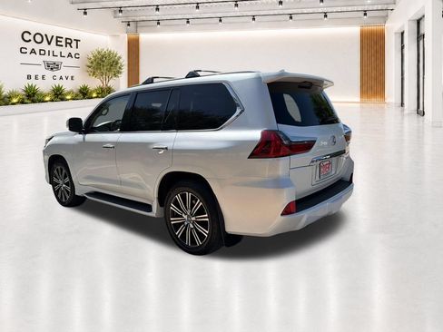 Used 2019 Lexus LX 570 4WD w/ Luxury Package image 11