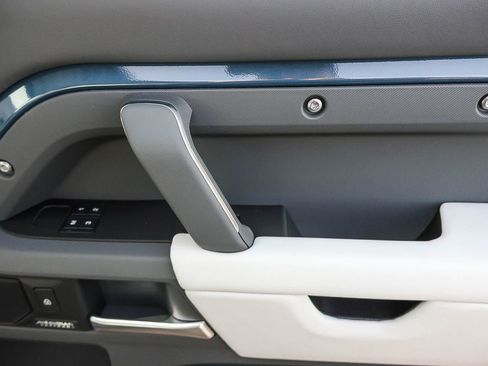 New 2026 Land Rover Defender 110 X-Dynamic SE image 19