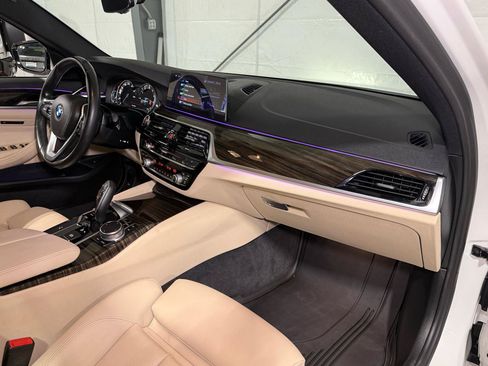 Used 2018 BMW 530i RWD image 24