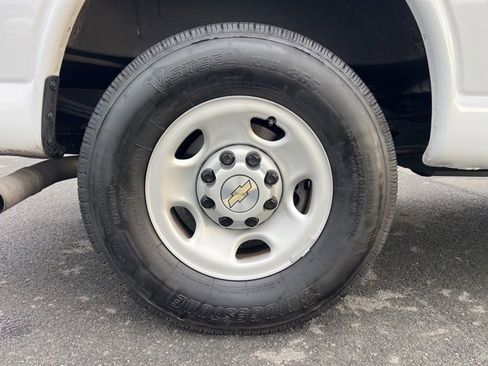 Used 2024 Chevrolet Express 2500 w/ Driver Convenience Package image 5