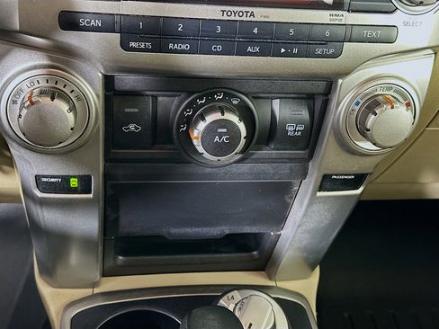 Used 2013 Toyota 4Runner SR5 w/ Convenience Pkg image 22