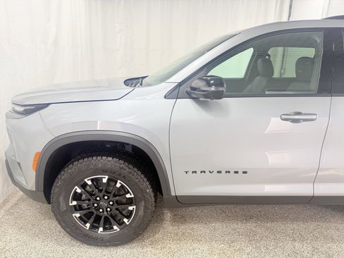 Used 2025 Chevrolet Traverse Z71 w/ Driver Confidence Package image 4