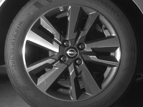 Used 2025 Nissan Versa SV FWD image 18