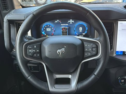 Used 2025 Ford Bronco Outer Banks AWD/4WD image 22