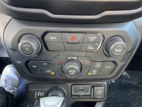 Used 2023 Jeep Renegade Limited w/ Sun/Sound Group image 23