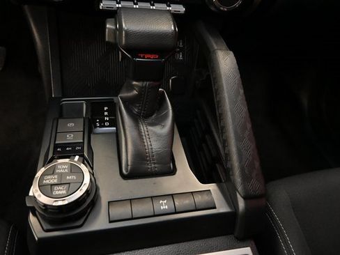 Used 2024 Toyota Tacoma TRD Off-Road image 11