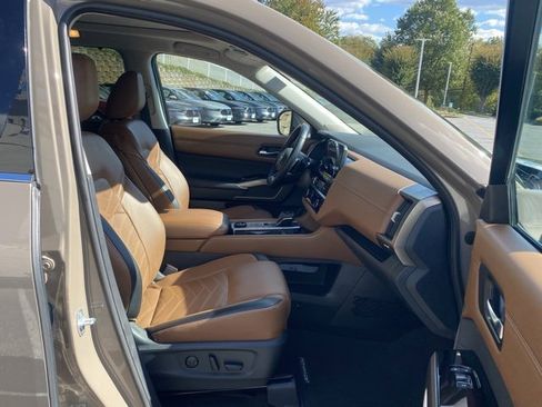 Used 2023 Nissan Pathfinder Platinum image 29