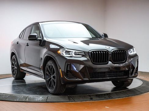 Used 2022 BMW X4 xDrive30i w/ M Sport Package 2 image 3