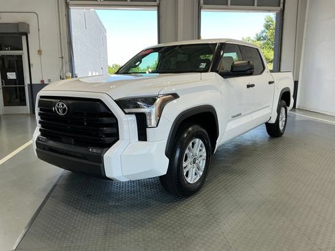 Used 2022 Toyota Tundra SR5 RWD image 2