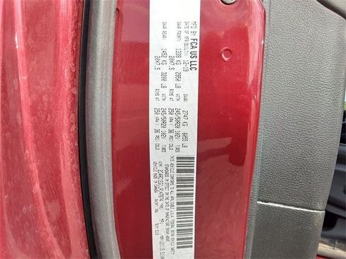 Certified 2020 Chrysler Pacifica Touring-L image 32