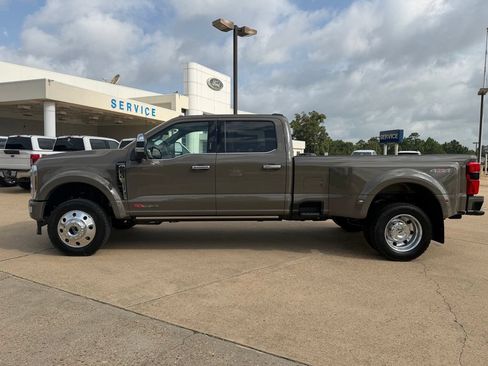 New 2026 Ford F450 Platinum w/ Platinum Plus Package AWD/4WD image 2