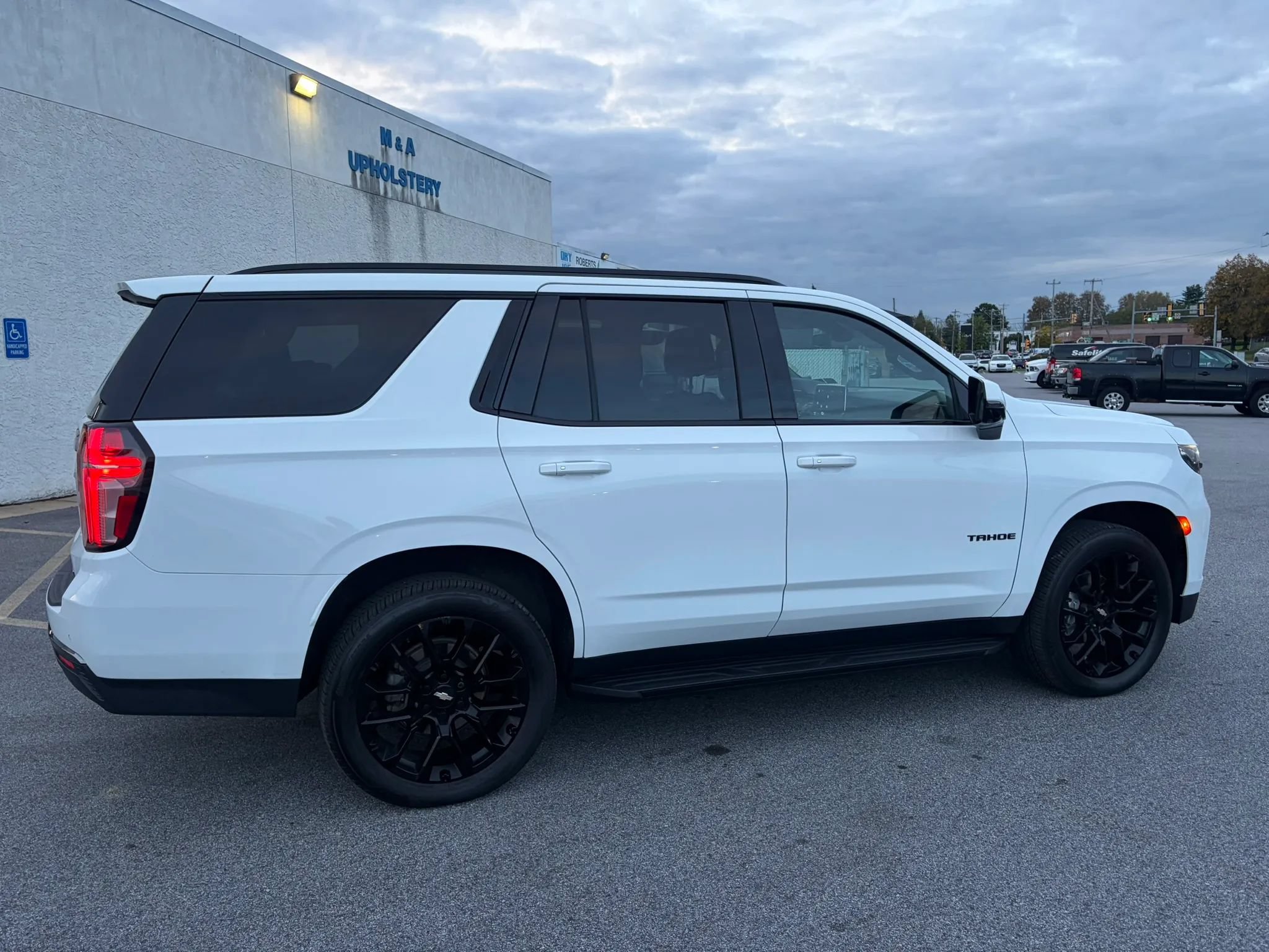 Used 2022 Chevrolet Tahoe RST w/ Luxury Package AWD/4WD image 8