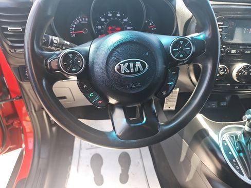 Used 2016 Kia Soul + image 18
