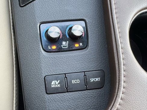 Used 2016 Toyota Avalon Limited image 43