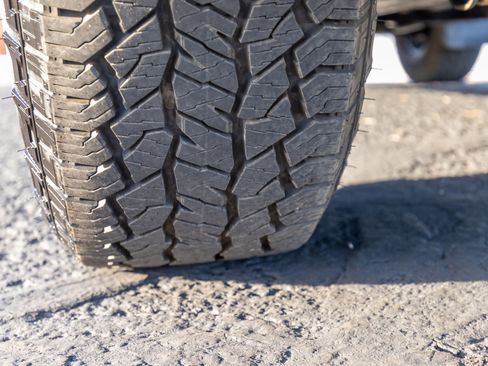 Used 2025 Nissan Frontier PRO-4X image 35