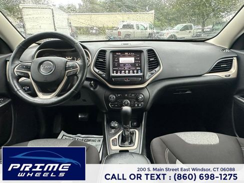 Used 2014 Jeep Cherokee Latitude w/ Cold Weather Group image 18