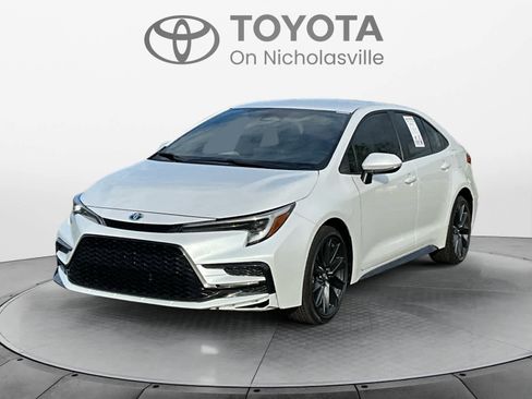 Used 2025 Toyota Corolla SE FWD image 1