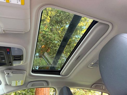 Used 2019 Subaru Crosstrek 2.0i Premium AWD/4WD image 11