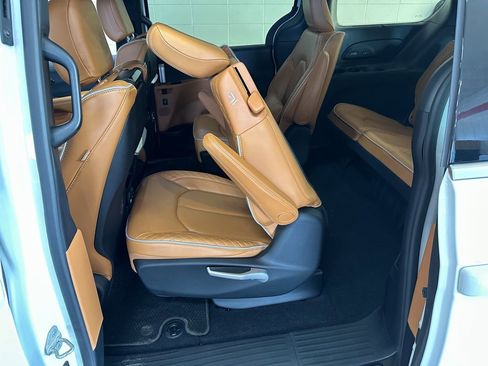 Certified 2021 Chrysler Pacifica Pinnacle image 42