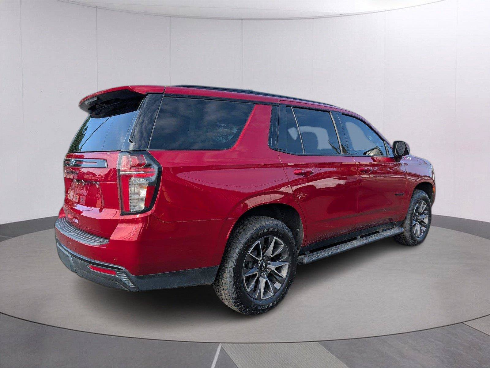 Used 2023 Chevrolet Tahoe Z71 w/ Luxury Package AWD/4WD image 6