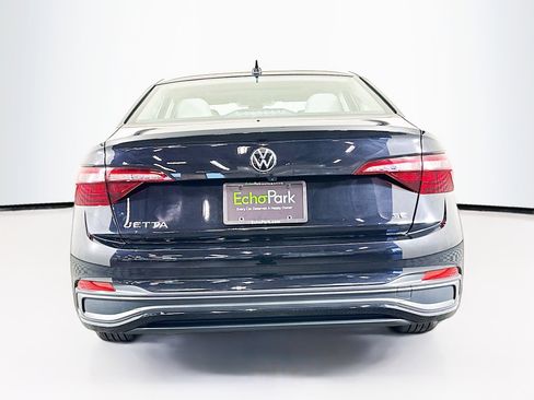 Used 2024 Volkswagen Jetta SE w/ Panoramic Sunroof Package image 7