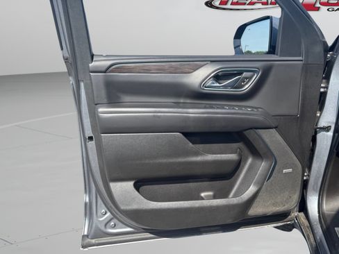 Used 2021 Chevrolet Tahoe Z71 w/ Z71 Off-Road Package AWD/4WD image 17
