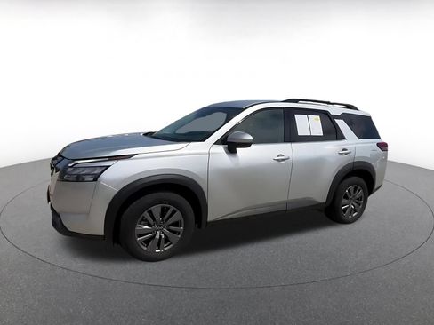 Used 2025 Nissan Pathfinder SV AWD/4WD image 8