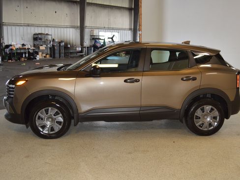 Used 2025 Nissan Kicks S FWD image 6