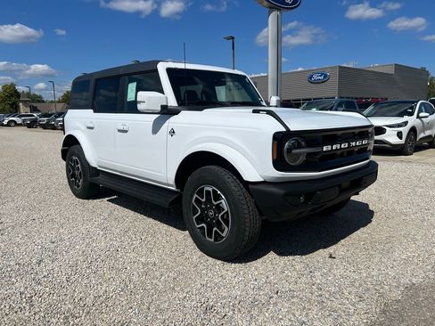 New 2025 Ford Bronco Outer Banks image 1