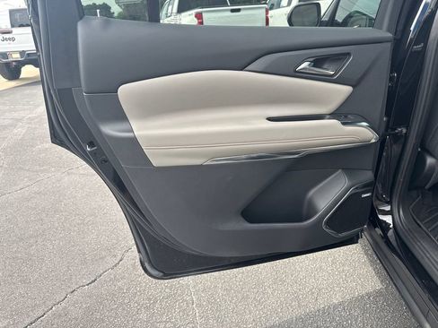 Used 2024 Chevrolet Traverse LT w/ Enhanced Driving Package FWD image 23