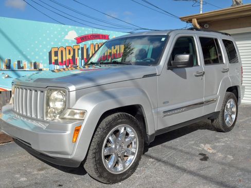 Used 2012 Jeep Liberty Sport image 4