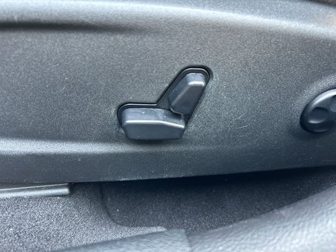Used 2019 Chrysler 300 S image 19