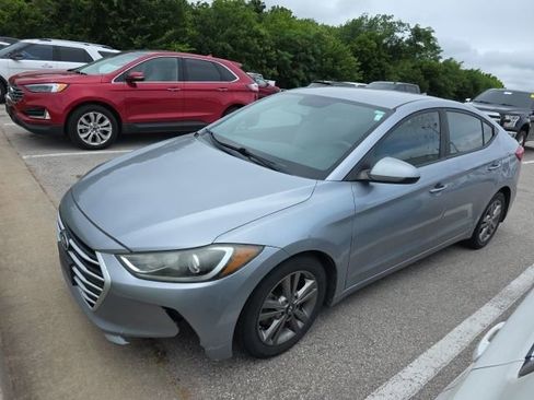 Used 2017 Hyundai Elantra SE FWD image 2