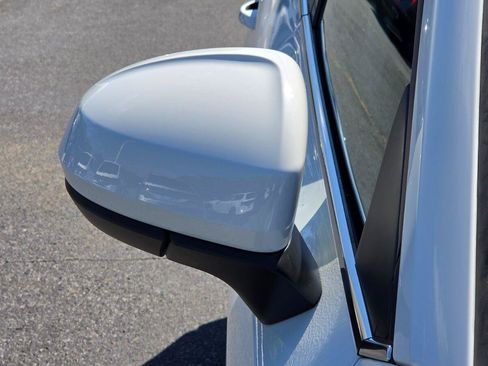 Used 2023 Volkswagen Taos SE w/ Panoramic Sunroof Package FWD image 12