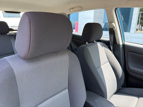 Used 2008 Pontiac Vibe w/ Preferred Package FWD image 26