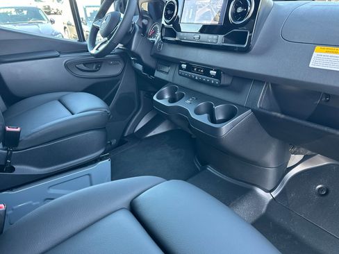 New 2025 Mercedes-Benz Sprinter 2500 image 17