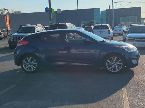 Used 2017 Hyundai Veloster FWD image 9