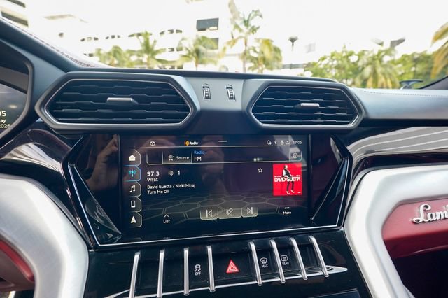 Used 2022 Lamborghini Urus AWD/4WD image 64