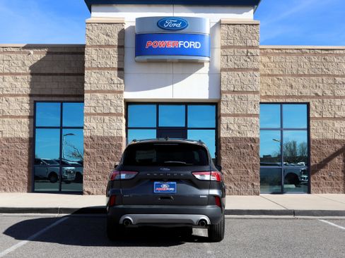 Used 2020 Ford Escape SE image 7