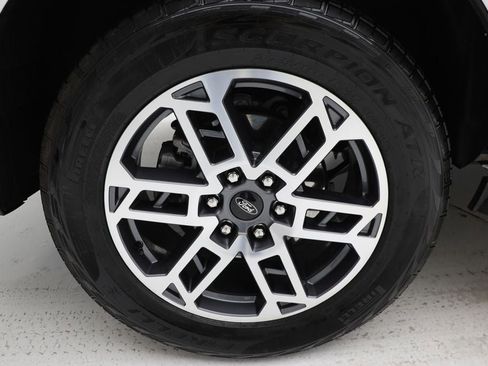 Used 2025 Ford Expedition Active image 10