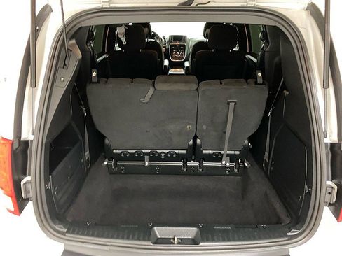Used 2016 Dodge Grand Caravan SXT w/ UConnect Hands-Free Group image 12