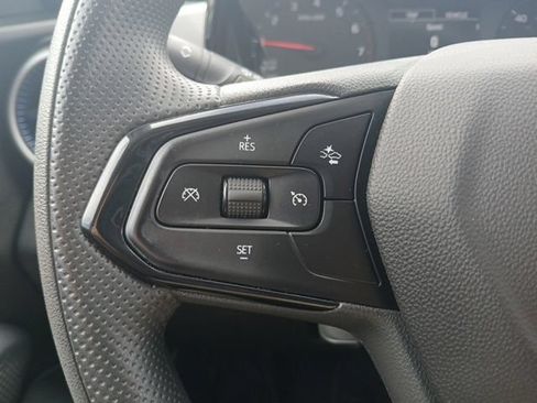Used 2025 Chevrolet Trax LS w/ LS Convenience Package FWD image 24