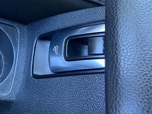 Used 2013 Volkswagen Eos FWD image 32